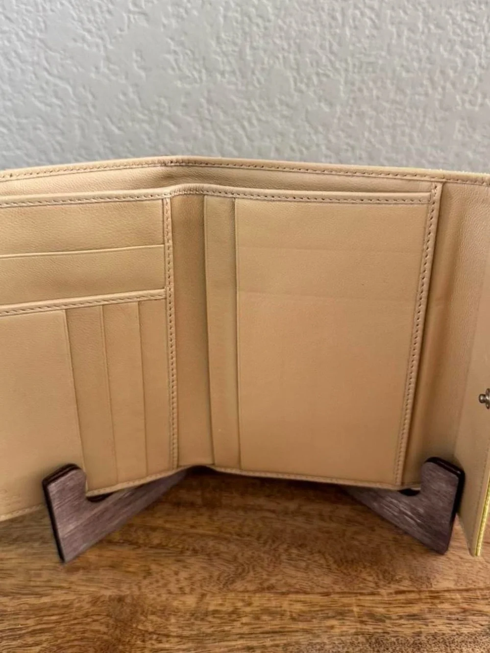 Gucci Neon Yellow GG Canvas Wallet - Picture 4 of 8